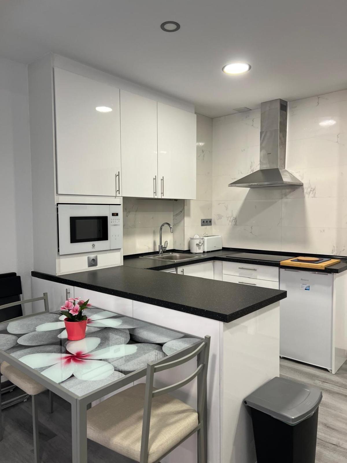 Rosal Central Studios Овиедо Екстериор снимка