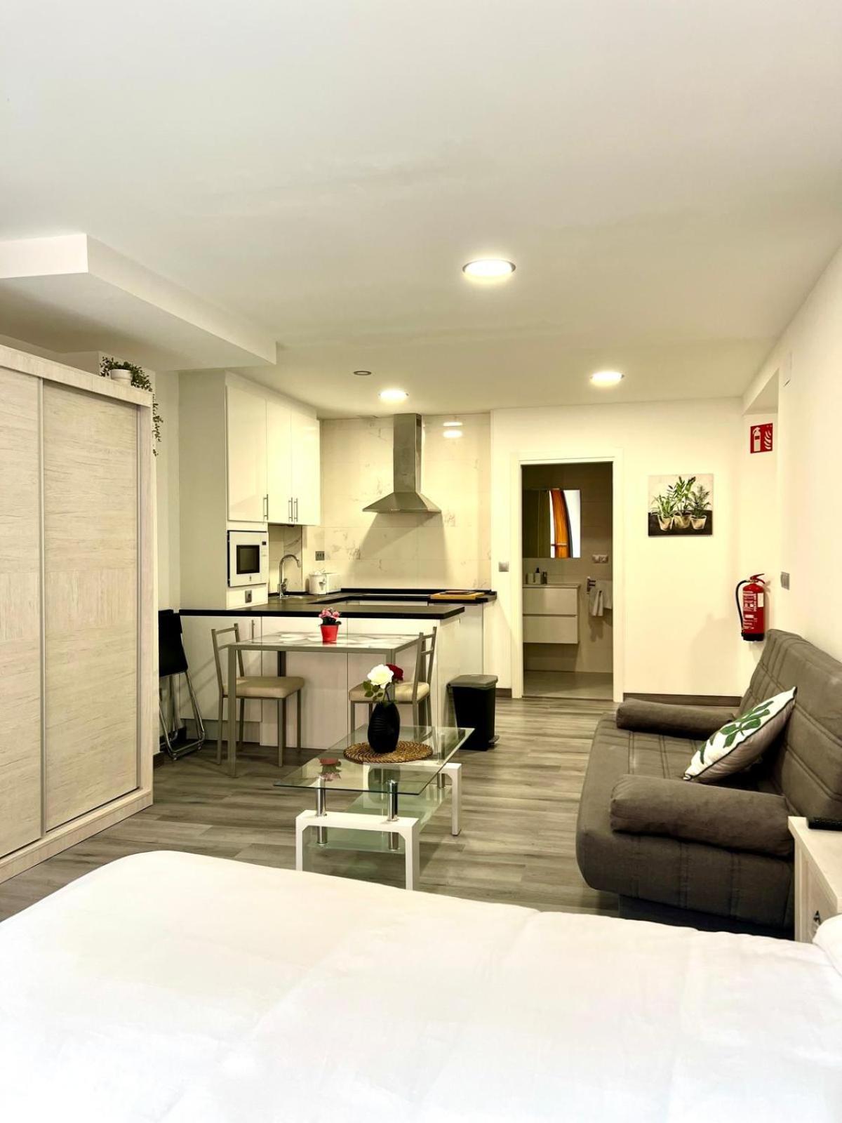 Rosal Central Studios Овиедо Екстериор снимка