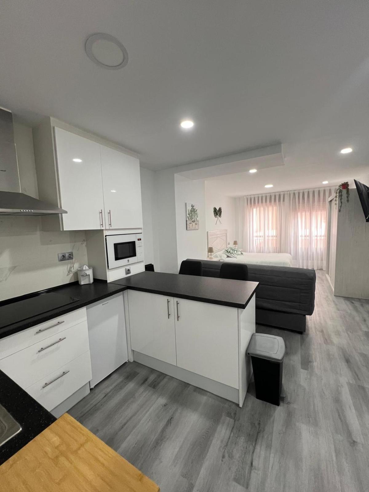 Rosal Central Studios Овиедо Екстериор снимка