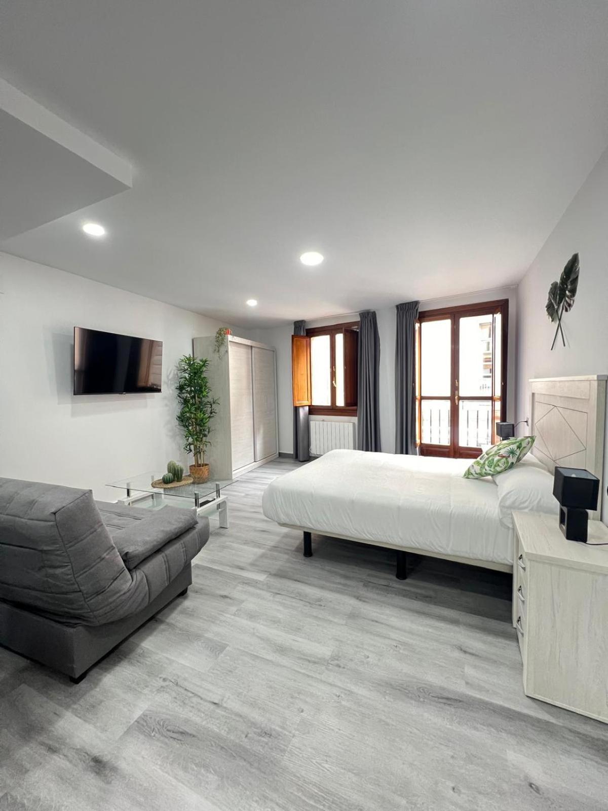 Rosal Central Studios Овиедо Екстериор снимка